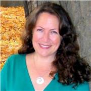 Ich bin Jennifer, ehemalige Schreibdozentin und Rhetoriktrainerin an Harvard University mit ein Master of Arts in Englisch.