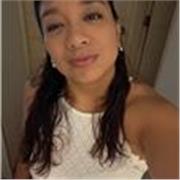 Profesora de diseño grafico que imparte clases a adultos o adolescentes