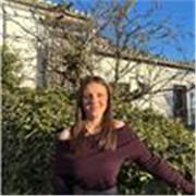 Chica de tercero de pedagogía. Además he sido profesora particular( 3 años), llevando a cabo todas las asignaturas de primaria