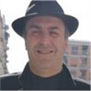 Professore presso le Scuole Superiori impartisce lezioni di Italiano, Storia, Diritto per studenti