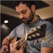 Laureato in Chitarra Jazz al Conservatorio di Padova con il massimo dei voti. Ho suonato in centinaia di concerti in tutta Italia e maturato oltre 15 anni di esperienza come insegnante