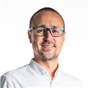 Profesor con master en Dirección Comercial y Marketing titulado en Administración de Empresas. Con 12 años de experiencia.