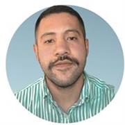 Profesor de filosofía con énfasis en filosofía antigua y estudios clásicos