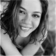 Studentessa universitaria offre lezioni private di filosofia