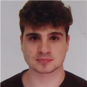 Joven motivado con ganas de enseñar a niños/as