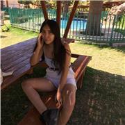 Estudiante universitaria futura t.o imparte cuidado y enseñanza de matemáticas básicas