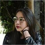 Profesora de publicidad y marketing, especializada en neuromarketing y copywriting