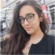 Soy violinista y doy clases de violín y lenguaje musical para personas de cualquier edad que quieran iniciar o seguir avanzando en el mundo de la música