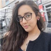 Soy violinista y doy clases de violín y lenguaje musical para personas de cualquier edad que quieran iniciar o seguir avanzando en el mundo de la música