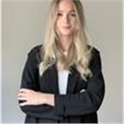 Soy arquitecta habilitada por la ETSAM, con experiencia en proyectos, diseño del concepto, programas y acompañamiento académico