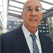 Soy un profesor que ayuda a sus estudiantes a superar las deficiencias encontradas en las Mateméticas