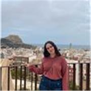 Estudiante flexible que ofrece refuerzo general por videollamada para todos los públicos. 