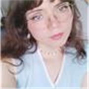 Soy una ilustradora con un máster en arteterapia, doy clases iniciales de dibujo, pintura e ilustración digital