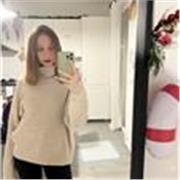 Offro lezioni private per scuola elementare, medie e superiori. Sono Tutor DSA ed ho esperienze come educatrice a scuola