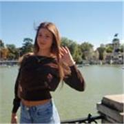 Me defino como una persona responsable y trabajadora, me gusta hacer las cosas bien y tengo mucha paciencia, me encanta los peques