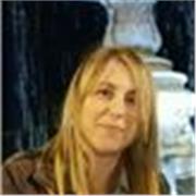 Diplomata ragioneria con competenze tecnico scientifico con spiccata preparazione in lingua inglese, impartisce lezioni di recupero e come aiuto compiti