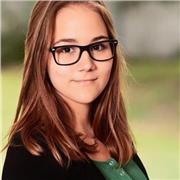 Sophie-Marie: Erfahrene Deutschlehrerin für maßgeschneiderten Unterricht.