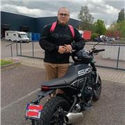 Étudiant en licence de chimie, je peux donner des cours de soutien en physique chimie ou en mathématiques pour des élèves de lycée, de collège et de primaire