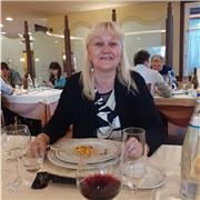 Diplomata hostess offresi per insegnante di Inglese e Tedesco per ogni categoria di scuola