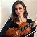 Violinista profesional con grado superior de violín y máster da clases de violín a niños y adultos.