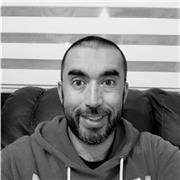 Profesor de administración enfocado en el crecimiento del personal ( se feliz)