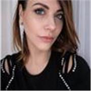 Insegnante di Storia dell’Arte laureata in Scenografia con approccio creativo e coinvolgente