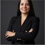 Hola, soy Alicia. Profe de Inglés. Trabajo con jóvenes, adultos y niños. Me gusta que mis clases sean activas y dinámicas. 