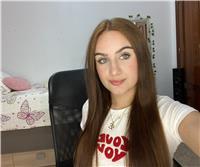 Me defino como una persona amable con ganas de ayudar. doy clases adaptadas hasta nivel de tercero de la eso aunque también podría dar filosofía e historia 