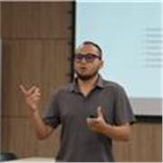 Inteligencia artificial y emprendimiento con experiencia en el sector privado