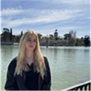 studentessa di economia: lezioni di inglese per ragazzi di elementari/medie/superiori