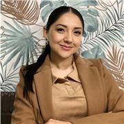 Soy profesora nativa de Estados Unidos con experiencia enseñando a todas las edades y niveles