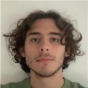 Étudiant qui vient de terminer une classe préparatoire ECG proposant de l’aide au devoir en mathématiques ou en géopolitique.