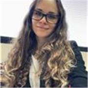 Neolaureata in giurisprudenza, con diploma di maturità scientifica, impartisce lezioni sia in ambito giuridico che scientifico