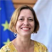 professeur de l'éducation nationale en poste auprès d'élèves germanophones et anglophones locuteurs natifs dispensent cours d'allemand