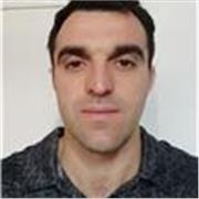 Profesor titulado en Ciencias Ambientales imparte clases de matemáticas, química y geología.