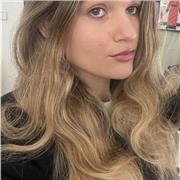 Graduada en Dirección Internacional de Empresas de Turismo y Ocio. 12 años en el colegio alemán, con nivel nativo y experiencia.