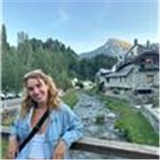 Hola, soy Sara. Soy Maestra de Educación Primaria especializada en Inglés.