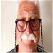 Profesor universitario jubilado en Medicina y Lengua y Literatura Españolas