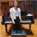 Laureata presso il conservatorio  san pietro a majella  di napoli impartisce lezioni di pianoforte, solfeggio e teoria musicale