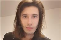 Ciao, sono un giovane designer disposto a insegnarti photoshop nei suo diversi utilizzi. seguimi per entrare in questo nuovo modno