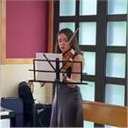 Profesora de música, incluyendo todos los ámbitos. También de historia