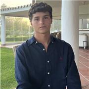 Persona joven, con ganas de ayudar a los demás muy carismática y resolutiva.