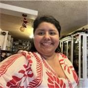 Profesora de inglés que imparte clases a jóvenes y adultos