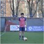 Apto para niños que quieran aprender del fútbol y que tengan interés en saber como es la vida de un deportista.