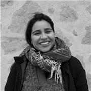 Apasionada por la enseñanza y la comunicación intercultural, soy artista visual y hablante nativa