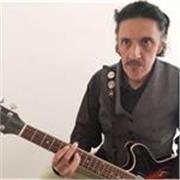 Guitarrista de una banda de rock y docente de Psicología