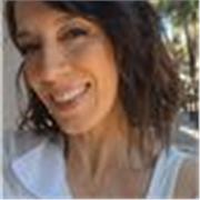 Locutora y guionista imparte clases de conversación