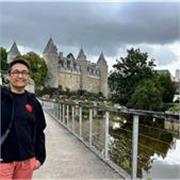 Professeur multilingues et interculturel, passionné et rigoureux : français, espagnol, maths, philo.