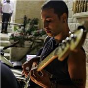 Laureato in Basso Elettrico al Conservatorio di Bari offre lezioni di Basso Elettrico, teoria musicale e solfeggio