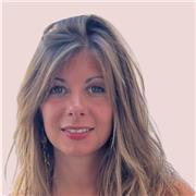 Professeure de yoga certifiée - cours sur mesure et tous niveaux ! Contactez moi pour plus d’infos :)